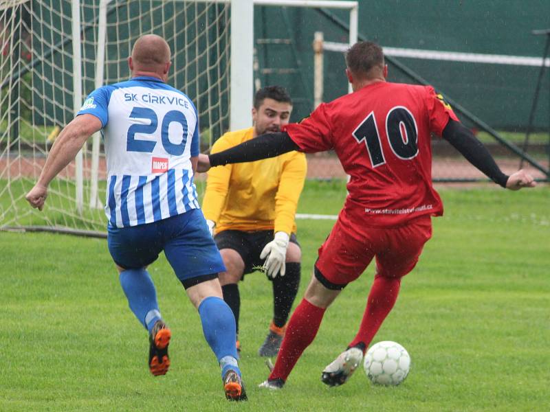 Letní liga Pivovaru Kutná Hora: TJ Sokol Červené Janovice - SK Církvice 8:4 (5:1).