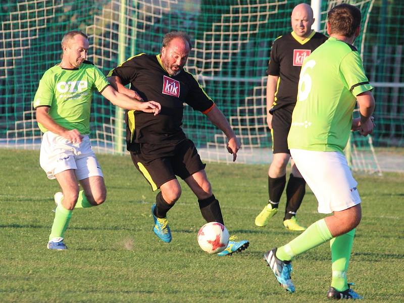 Fotbalová III. třída: FC Bílé Podolí B - TJ Sokol Červené Janovice 7:1 (2:0).