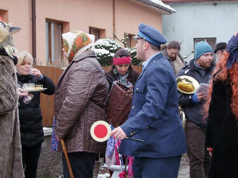 Masopustní masky pochodovaly Úmonínem