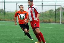 Sedlecký Ladislav Pospíšil rozhodl z penalty šlágr jara v okresním přeboru, 1. června 2013.