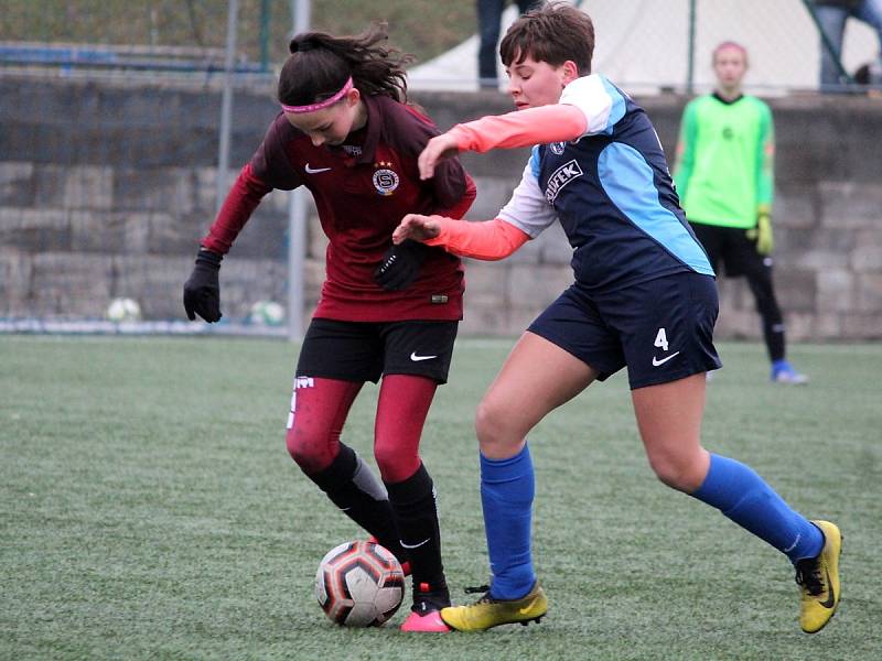 Fotbalový přípravný zápas, mladší žáci, kategorie U13: FK Čáslav - AC Sparta Praha dívky 3:1 (0:0).