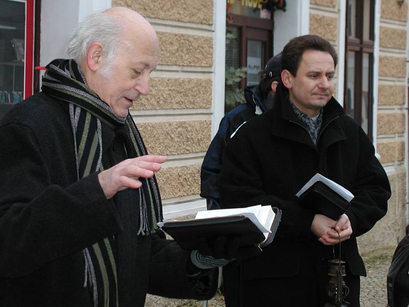 „Týden modliteb“ bude organizován hned několika křesťanskými církvemi najednou. Na snímku jsou představitelé církví z Kutné Hory Jaroslav Fér z Českobratrské církve evangelické (vpředu) a Jan Uhlíř z Římskokatolické církve (vzadu).