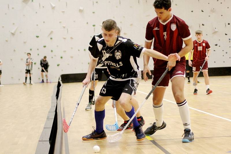 Z florbalového utkání třetí ligy juniorů  Kolín - Kutná Hora