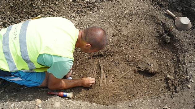 Archeologické nálezy v Církvici ukazují, že místo bylo velmi oblíbené a potvrzují osídlení již od eneolitu (4300-3900 př.n.l ).