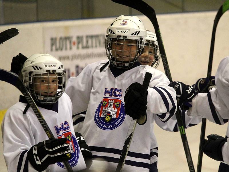 Hokejové mistrovské utkání krajské ligy mladších žáků: SK Sršni Kutná Hora - HC Benátky nad Jizerou 2:5 (1:1, 1:2, 0:2).