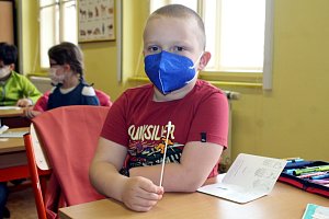 Z návratu dětí do Základní školy Žižkov v Kutné Hoře po skončení nouzového stavu.