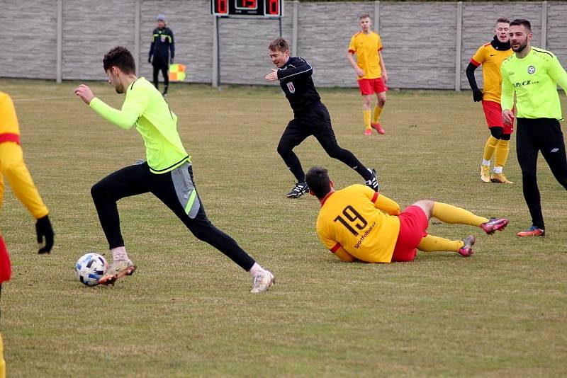 Z přípravného fotbalového utkání Hlízov - Uhlířské Janovice