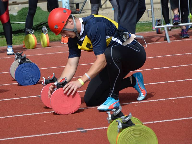 Z krajské soutěže v požárním sportu profesionálních a dobrovolných hasičů na stadionu Olympia v Kutné Hoře.