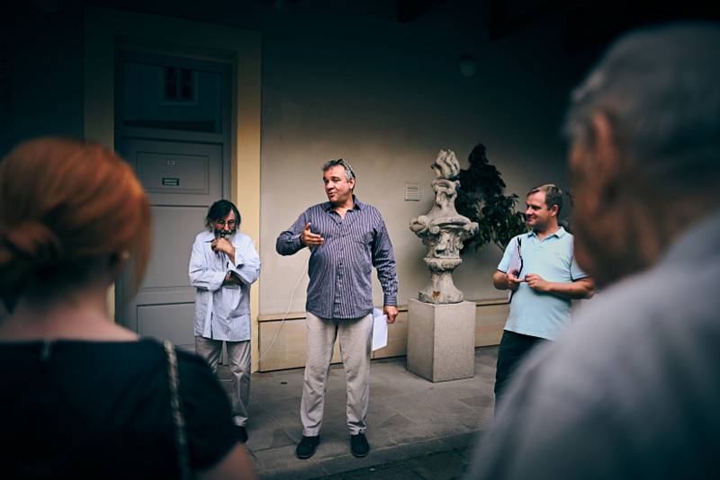 Ve čtvrtek 18. srpna výtvarník Andrej Neméth zahájil ve Spolkovém domě svoji výstavu.