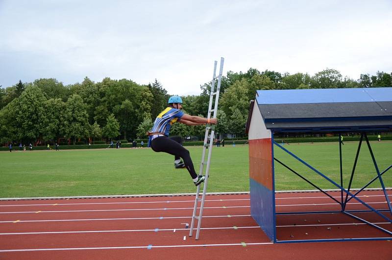 Na Městském stadionu Sletiště v Kladně se o víkendu 23. a 24. června uskutečnila hlavní část Krajské soutěže v požárním sportu profesionálních a dobrovolných hasičů.