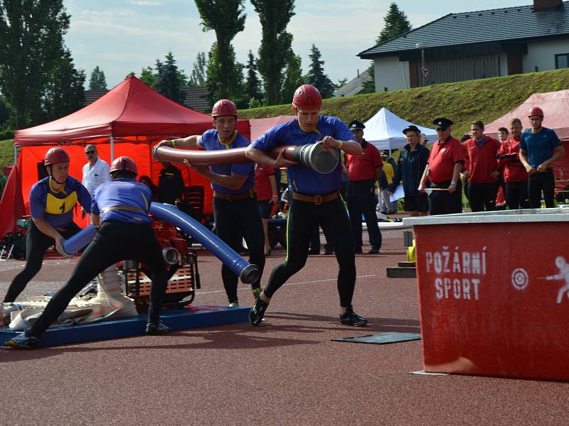 Z krajské soutěže v požárním sportu profesionálních a dobrovolných hasičů na stadionu Olympia v Kutné Hoře.