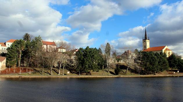 Park Vala u Podměstského rybníka v Čáslavi.