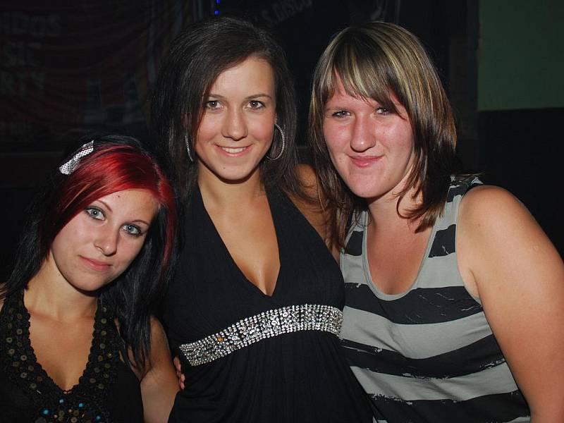 Snow párty by Futuresound se konala v pátek v discoclubu Petrovice I.