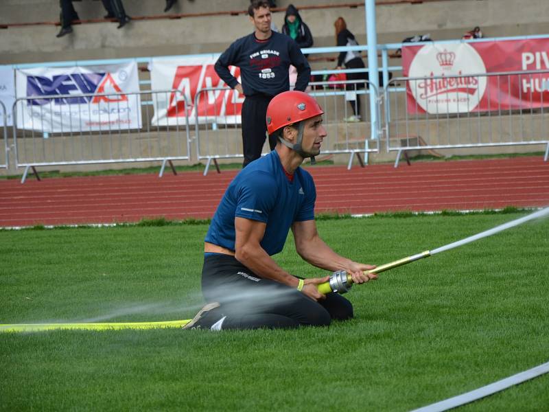 Z krajské soutěže v požárním sportu profesionálních a dobrovolných hasičů na stadionu Olympia v Kutné Hoře.