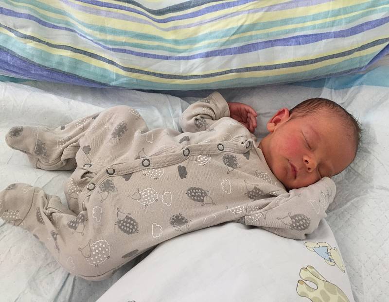 Jakub Jirásek se narodil 29. května 2022 v 6.31 hodin v čáslavské porodnici. Po narození vážil 3250 gramů a měřil 50 centimetrů. Doma v Kutné Hoře ho přivítali maminka Kateřina, tatínek Tomáš a dvouapůlletý bráška Vojtíšek