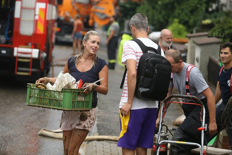 Z likvidace průtrže mračen, která zaplavila 14. srpna 2020 sklepy v kutnohorské Liliové ulici.