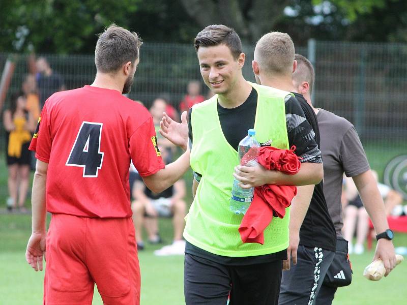 Fotbalová III. třída: TJ Viktoria Sedlec B - TJ Sokol Červené Janovice 4:8 (1:4).