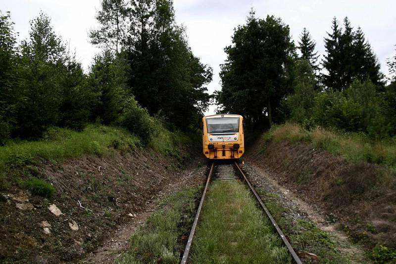 Dopravní nehoda na nechráněném železničním přejezdu v Hodkově.