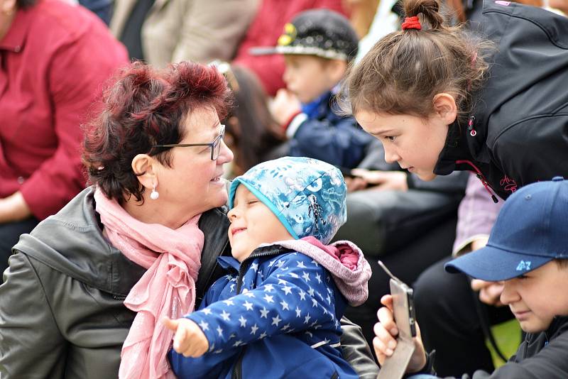 Prvomájový koncert pořádala Základní umělecká škola Uhlířské Janovice.