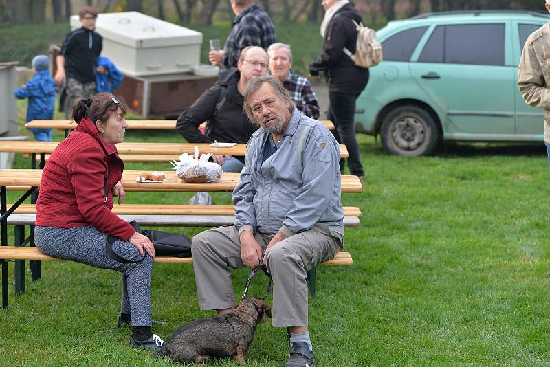 Do podzimních výlovů rybníků se zapojil i Kácov.