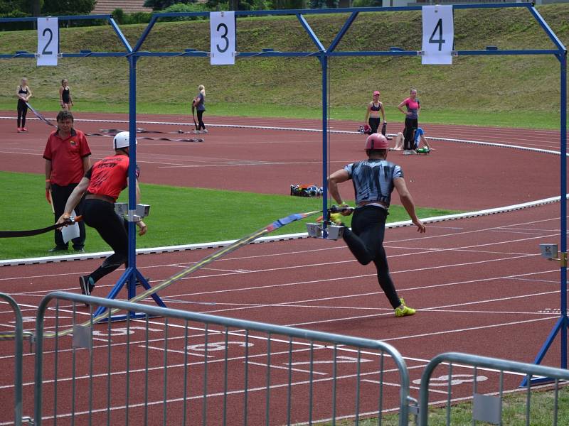 Z krajské soutěže v požárním sportu profesionálních a dobrovolných hasičů na stadionu Olympia v Kutné Hoře.