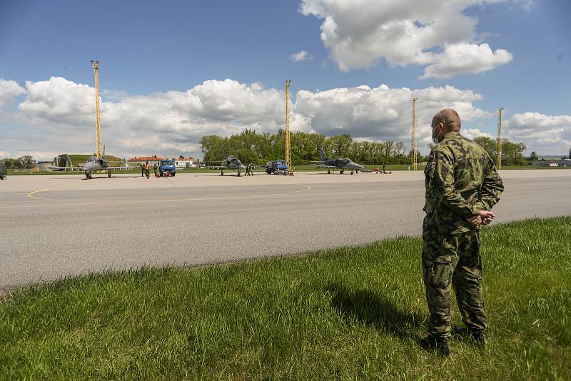 Z úspěšné certifikace display pilotů letounů L-159 ALCA na letišti v Čáslavi.