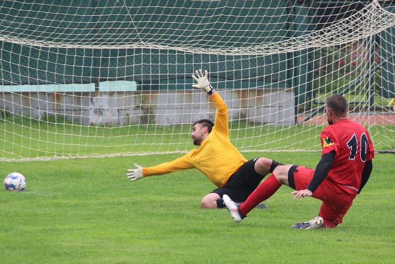 Letní liga Pivovaru Kutná Hora: TJ Sokol Červené Janovice - SK Církvice 8:4 (5:1).