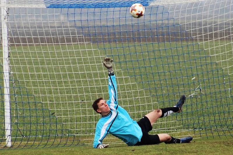 Fotbalisté Hlízova si v prvním domácím utkání jarní části sezony s chutí zastříleli a Tuchoraz porazili 5:0.