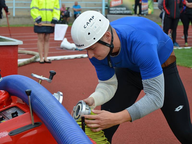 Z krajské soutěže v požárním sportu profesionálních a dobrovolných hasičů na stadionu Olympia v Kutné Hoře.