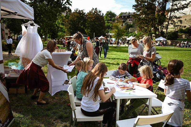 Park pod Vlašským dvorem se dočkal slavnostního otevření.