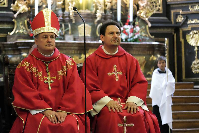 V rámci nedělních oslav svátku svatého Jakuba, patrona arciděkanského kostela v Kutné Hoře, se v chrámu uskutečnila slavnostní mše.