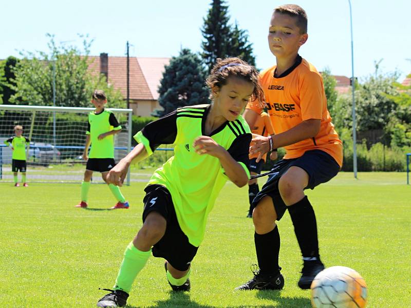 Z finálového turnaje Okresního fotbalového svazu Kutná Hora starších přípravek v Suchdole.