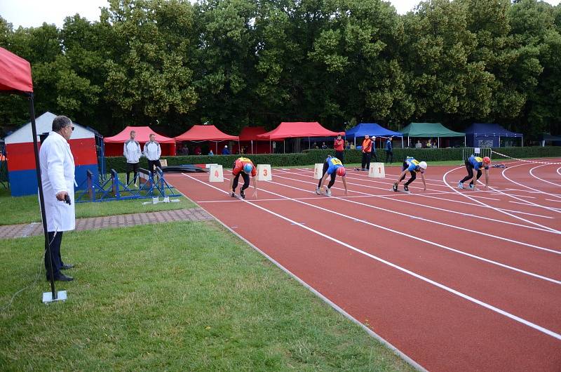 Na Městském stadionu Sletiště v Kladně se o víkendu 23. a 24. června uskutečnila hlavní část Krajské soutěže v požárním sportu profesionálních a dobrovolných hasičů.