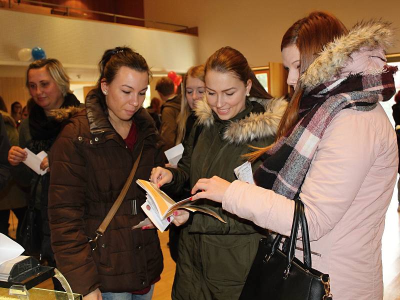 Studenti nabízeli své výrobky a služby na Veletrhu fiktivních firem.