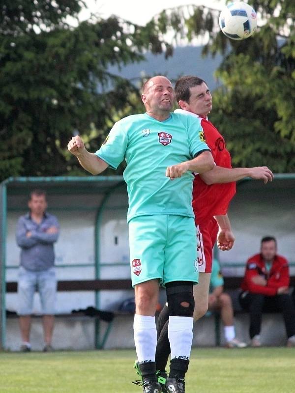 Mistrovské fotbalové utkání III. třídy: FC Bílé Podolí B - TJ Sokol Červené Janovice 1:1 (0:0), na penalty 1:4.