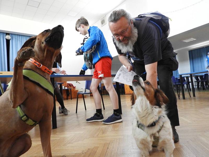 Z osmého ročníku Jarního putování se svatým Jakubem v režii Hlízovského unikátního spolku.