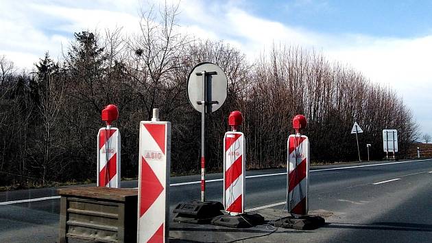 Z jízdy po obchvatu Čáslavi před druhou etapou rekonstrukce tří mostů na silnici I/38.