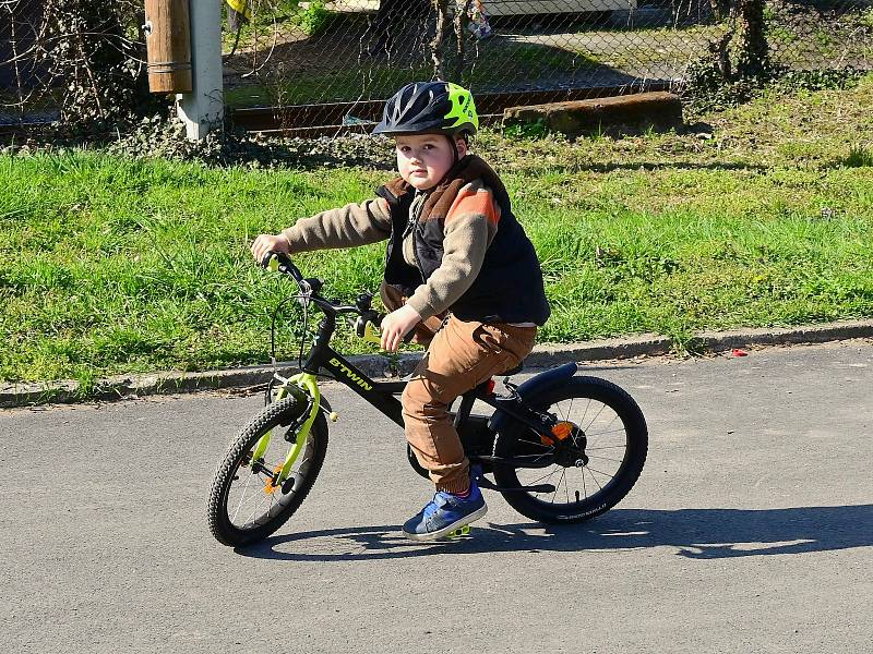 Na cyklostezce podél říčky Vrchlice v Kutné Hoře.