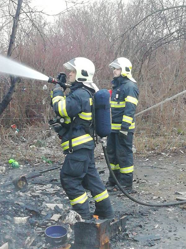 U požáru zasahovali také dobrovolní hasiči z Nových Dvorů.