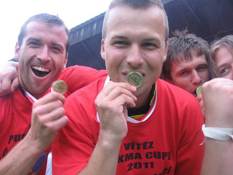 Pukma Cup 2011 v Červených Janovicích: 1. místo - 1. FC Naděje.