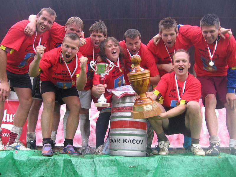 Pukma Cup 2011 v Červených Janovicích: 1. místo - 1. FC Naděje.