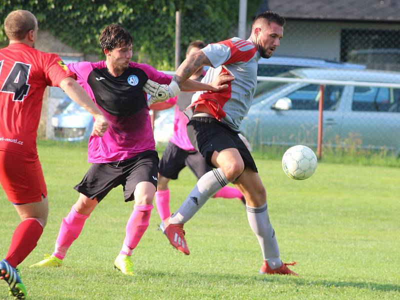 První kolo Poháru Okresního fotbalového svazu Kutná Hora: TJ Sokol Červené Janovice - TJ Sokol Kaňk 3:2 (3:2).