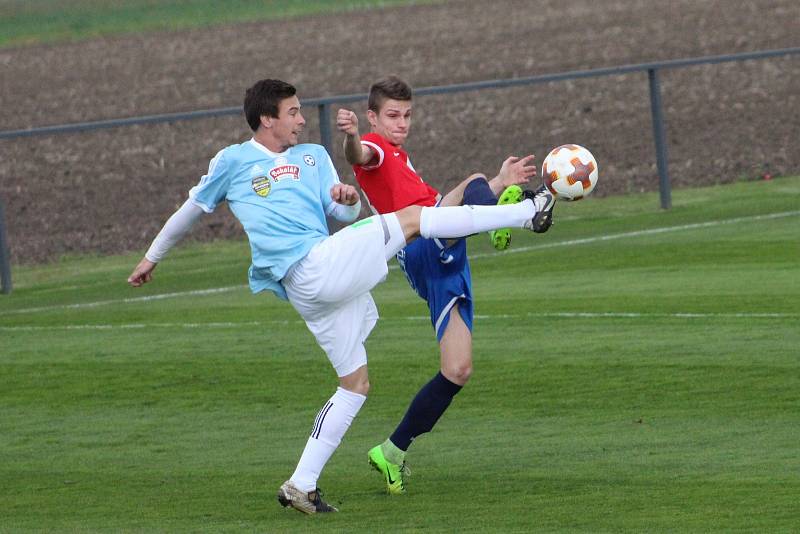 Fotbalisté Hlízova otočili duel s Pátkem z 0:2 na 3:2 gólem v 89. minutě zápasu, kdy se trefil hlavou Martin Výborný.