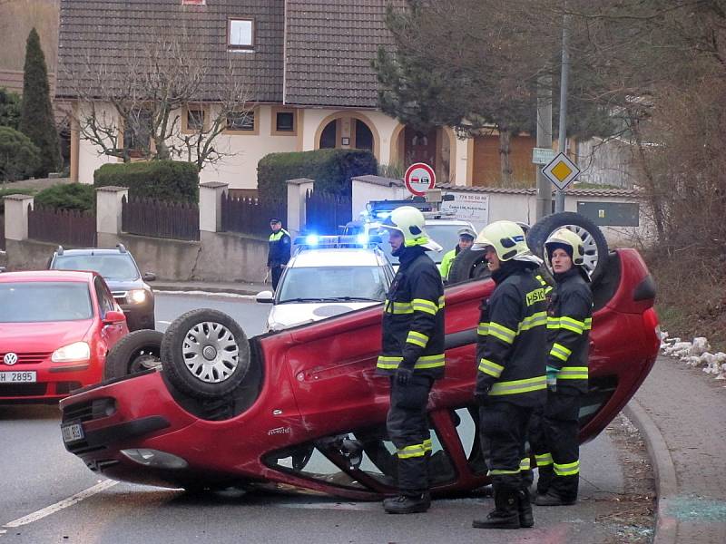 Dopravní nehoda mezi Kaňkem a Kutnou Horou.