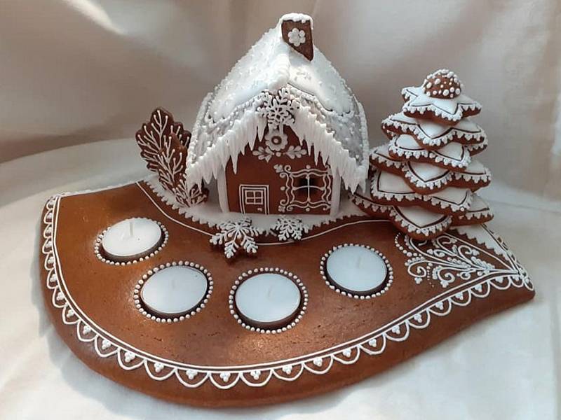 Vánoční perníčky vyrobeny klienty Sociálně terapeutické dílny Maják Oblastní charity Kutná Hora.