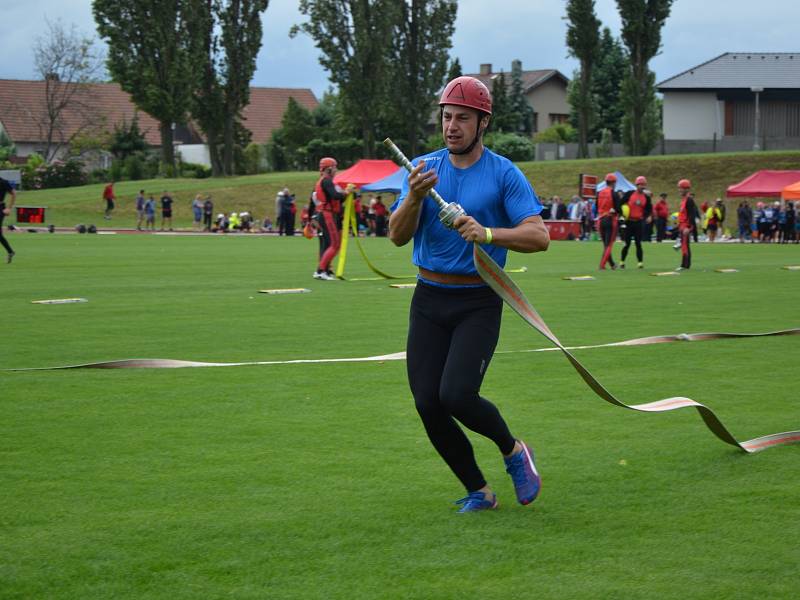 Z krajské soutěže v požárním sportu profesionálních a dobrovolných hasičů na stadionu Olympia v Kutné Hoře.