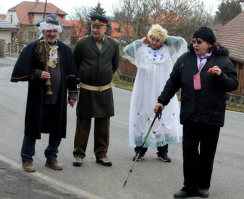 Masopustní průvod prošel Hraběšínem.