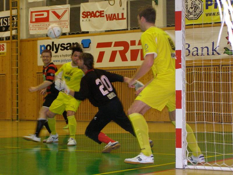 Z futsalového utkání čtvrtfinále play off Benago Zruč - Nejzbach Vysoké Mýto (6:1)