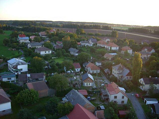 Pohled z věže kostela sv. Martina v Červených Janovicích.