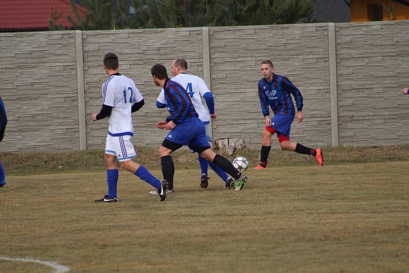 Tupadly prohrály na přírodním hřišti v Hlízově s domácím týmem 0:5.